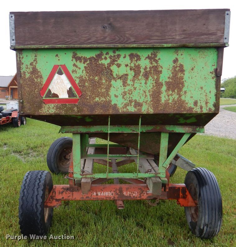 image for item DM4298 Huskee  gravity wagon