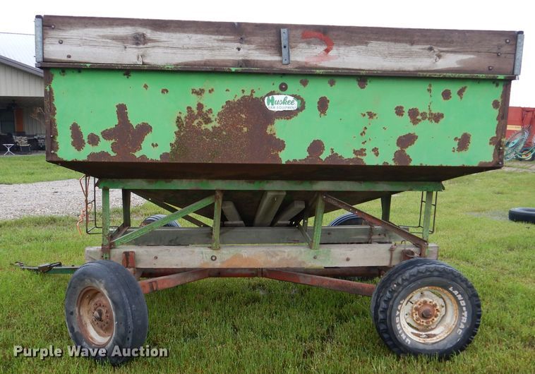 image for item DM4298 Huskee  gravity wagon