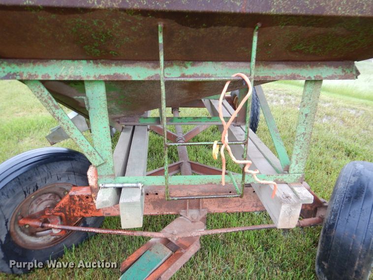 image for item DM4298 Huskee  gravity wagon