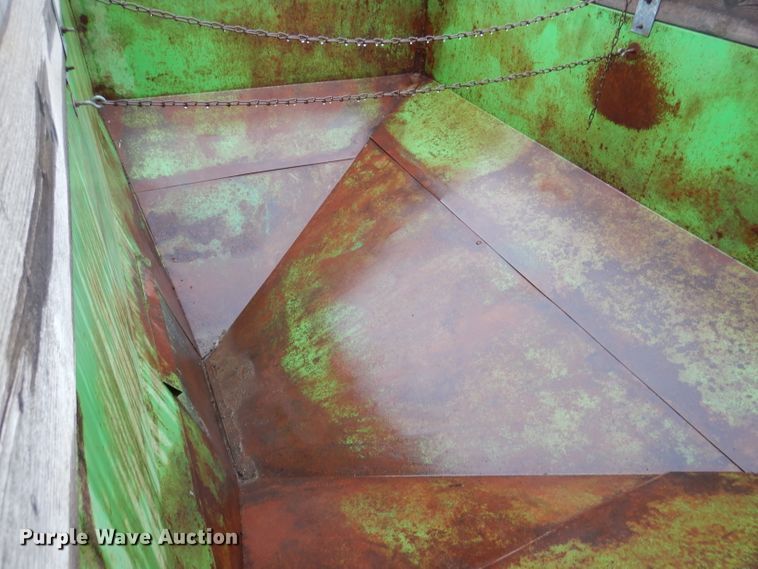 image for item DM4298 Huskee  gravity wagon