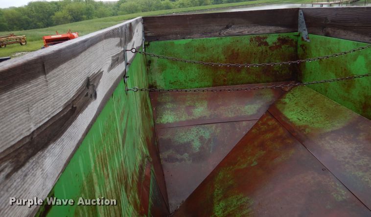 image for item DM4298 Huskee  gravity wagon