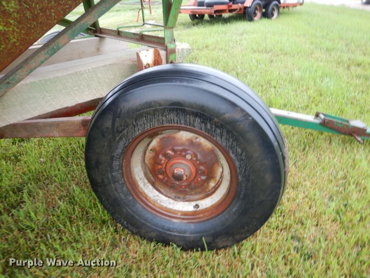 image for item DM4298 Huskee  gravity wagon