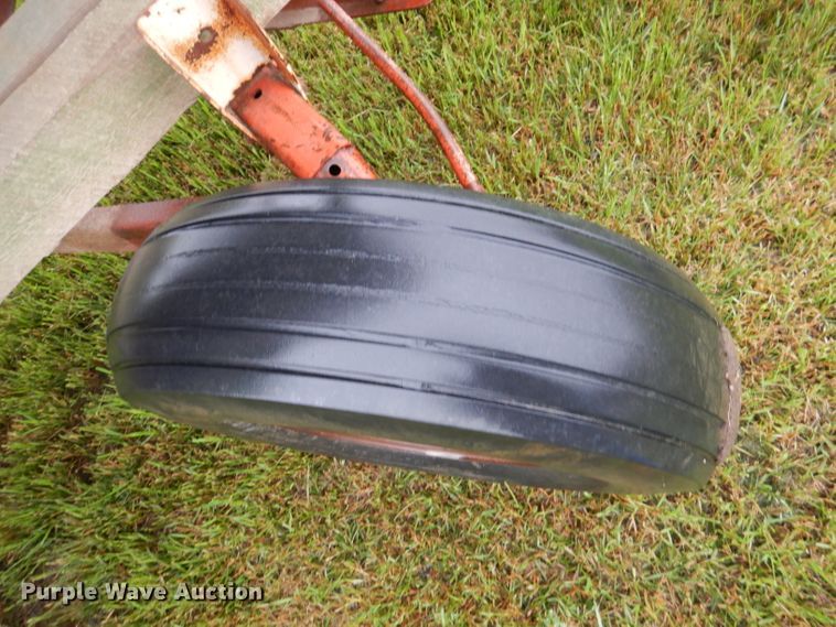 image for item DM4298 Huskee  gravity wagon