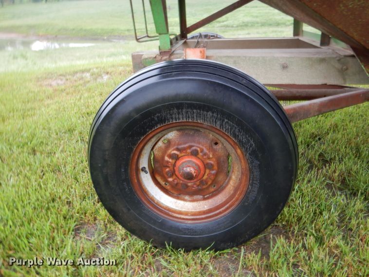 image for item DM4298 Huskee  gravity wagon