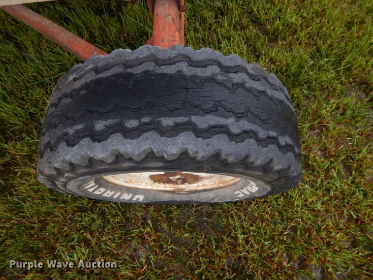 image for item DM4298 Huskee  gravity wagon