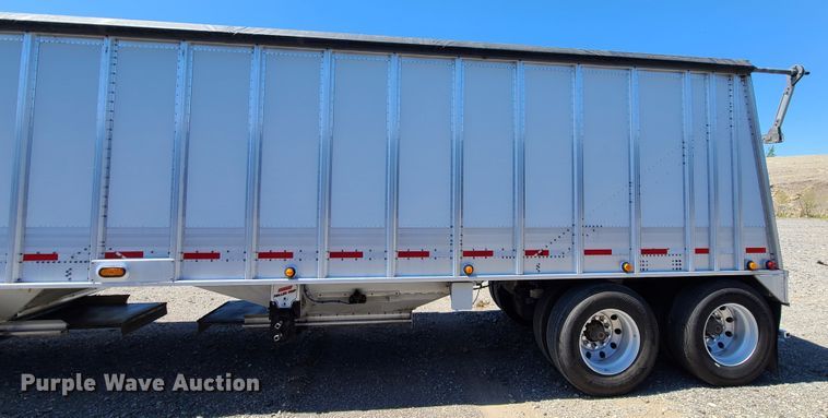 image for item DN5532 2012 Cornhusker  grain trailer