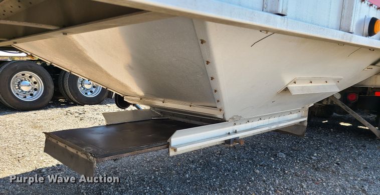 image for item DN5532 2012 Cornhusker  grain trailer