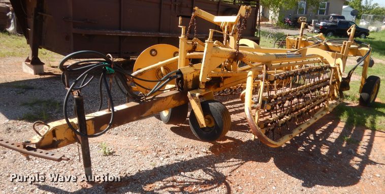 image for item ET9168 Vermeer R23 hay rake