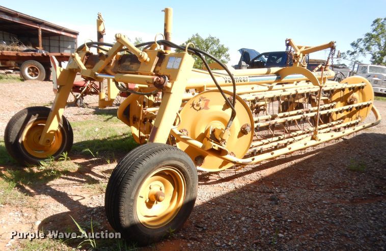 image for item ET9168 Vermeer R23 hay rake