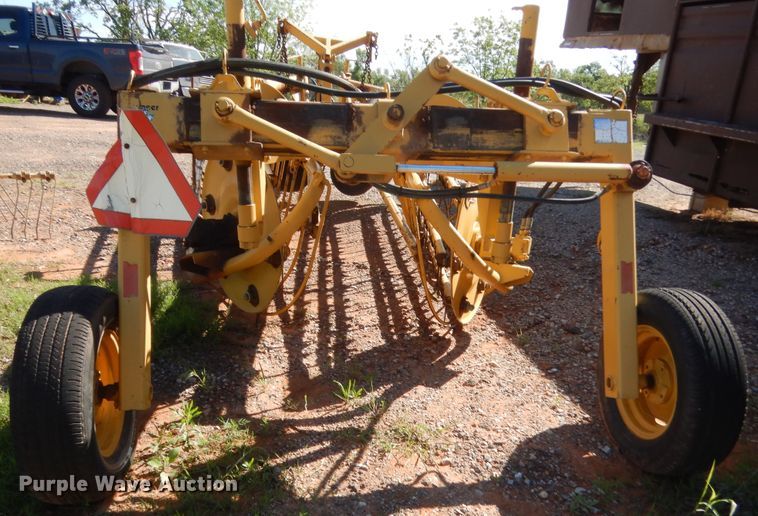 image for item ET9168 Vermeer R23 hay rake