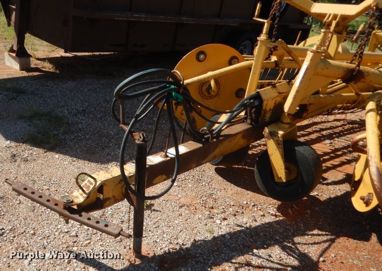 image for item ET9168 Vermeer R23 hay rake