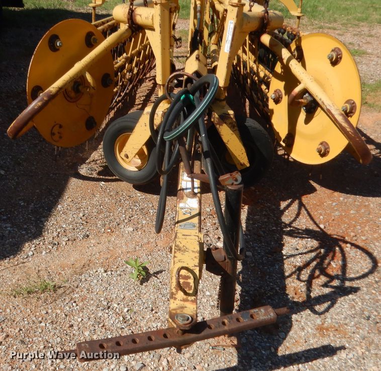 image for item ET9168 Vermeer R23 hay rake