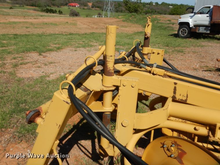 image for item ET9168 Vermeer R23 hay rake