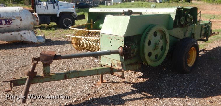 image for item ET9172 John Deere 346  small square baler