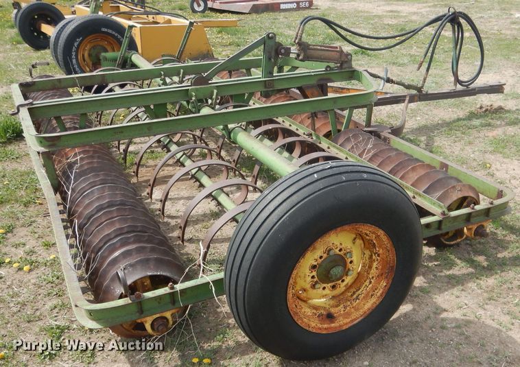 image for item FI9042 John Deere spring tooth roller packer