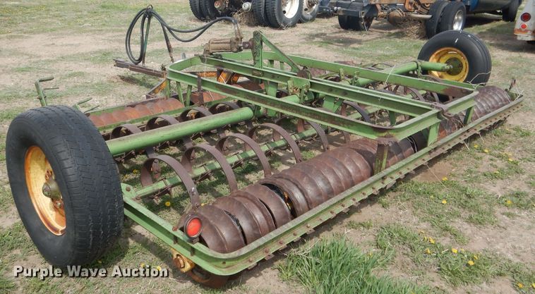 image for item FI9042 John Deere spring tooth roller packer