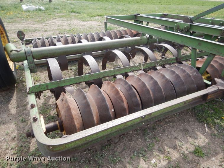 image for item FI9042 John Deere spring tooth roller packer