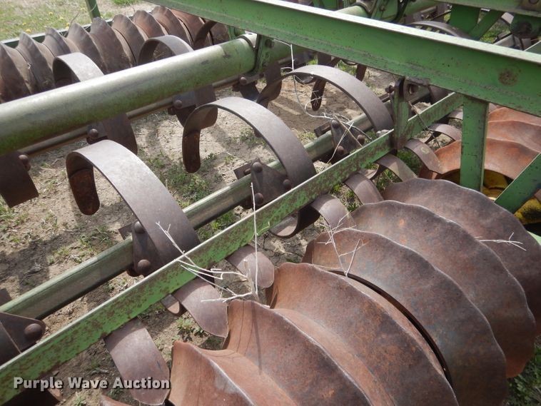 image for item FI9042 John Deere spring tooth roller packer