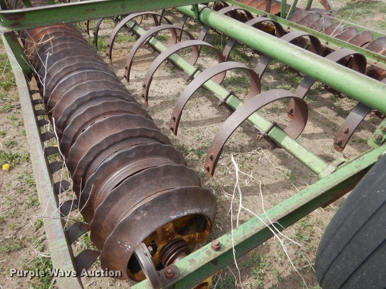 image for item FI9042 John Deere spring tooth roller packer