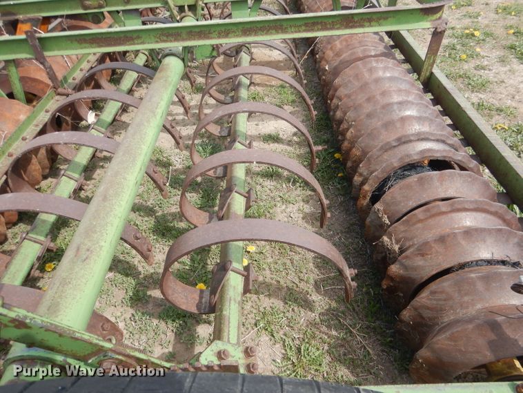 image for item FI9042 John Deere spring tooth roller packer