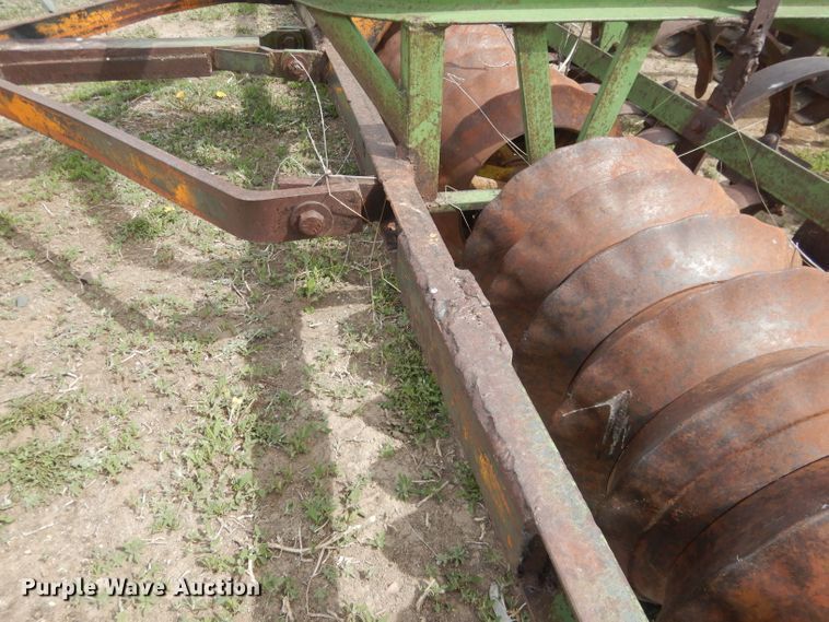 image for item FI9042 John Deere spring tooth roller packer