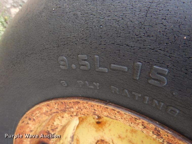 image for item FI9042 John Deere spring tooth roller packer