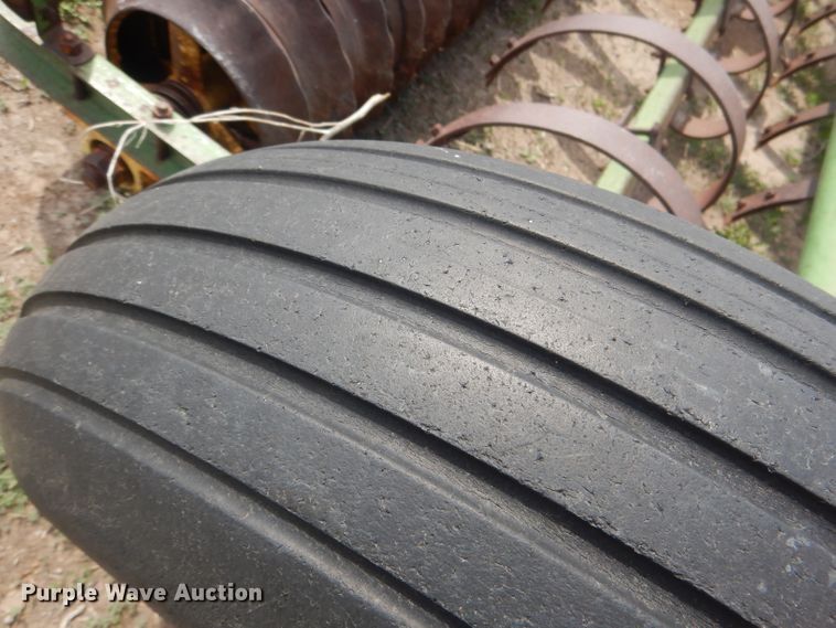 image for item FI9042 John Deere spring tooth roller packer