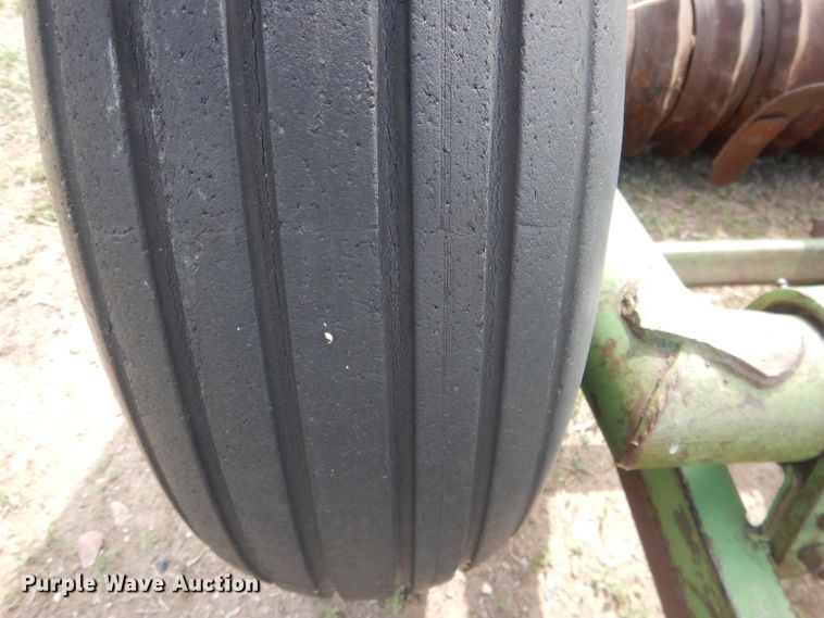 image for item FI9042 John Deere spring tooth roller packer