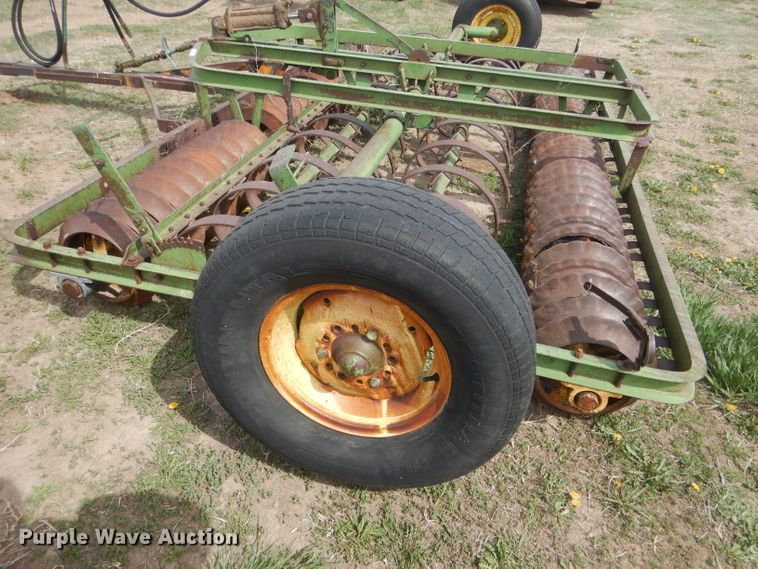 image for item FI9042 John Deere spring tooth roller packer