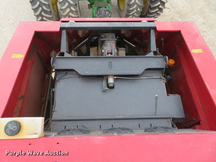 image for item FP9278 1999 New Holland 595  large square baler