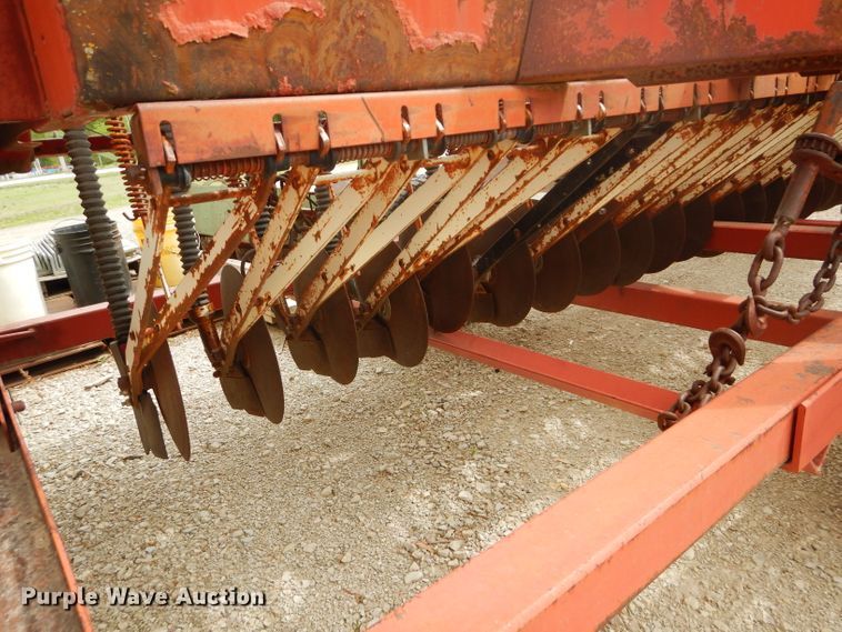 image for item HF9211 International 510  grain drill