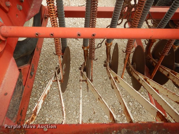 image for item HF9211 International 510  grain drill