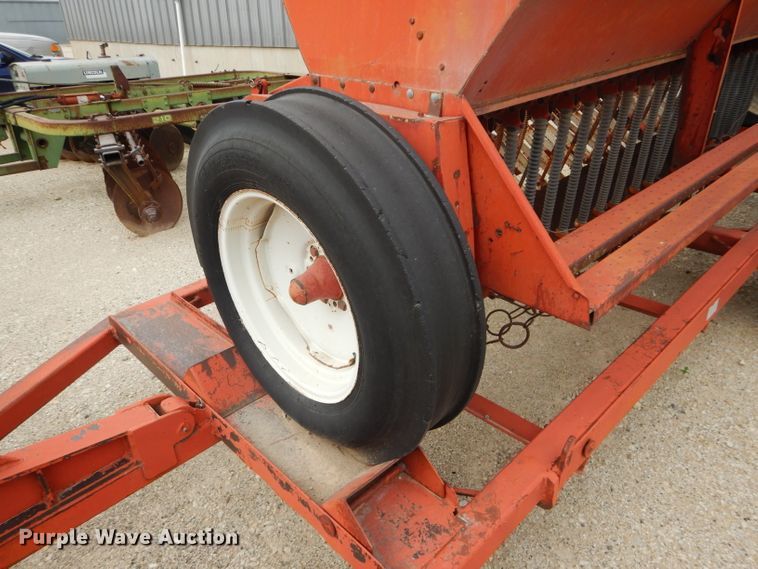 image for item HF9211 International 510  grain drill