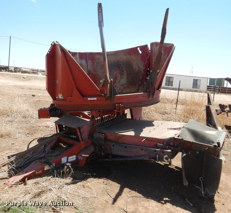 image for item HI9073 Case IH 8610  bale processor