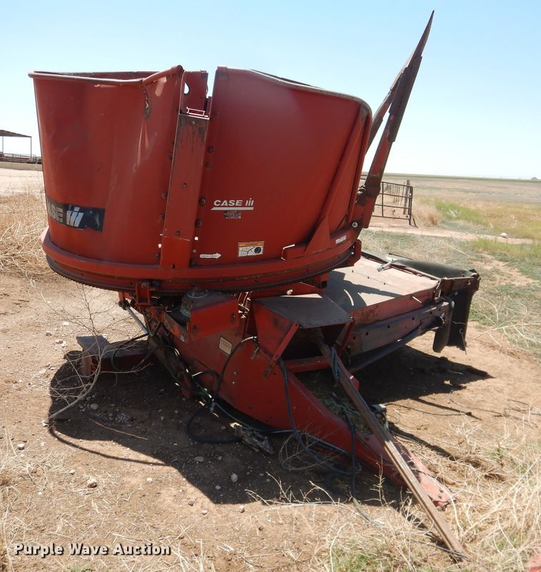 image for item HI9073 Case IH 8610  bale processor