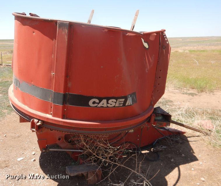 image for item HI9073 Case IH 8610  bale processor