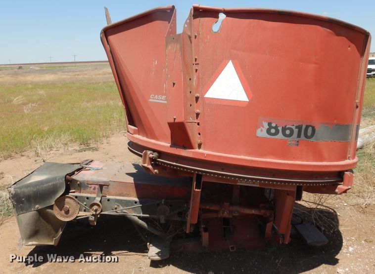 image for item HI9073 Case IH 8610  bale processor