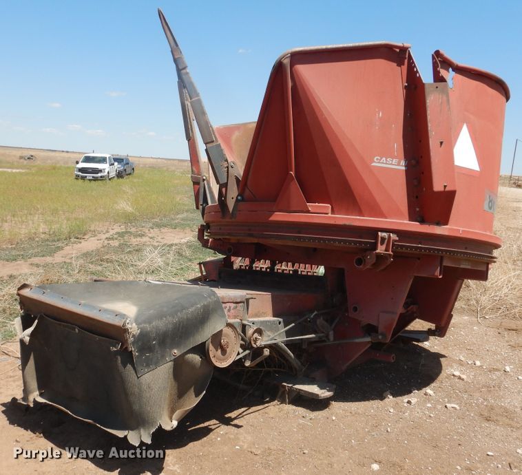 image for item HI9073 Case IH 8610  bale processor