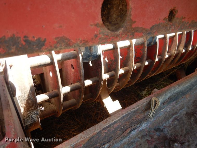 image for item HI9073 Case IH 8610  bale processor