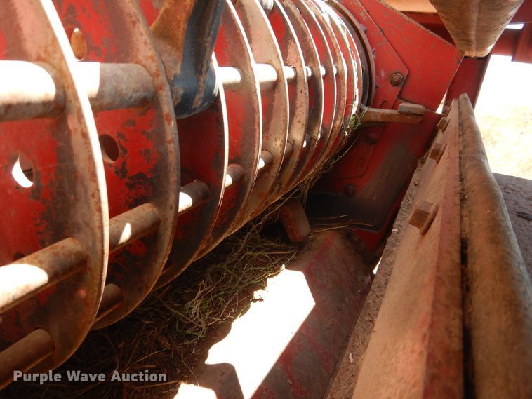 image for item HI9073 Case IH 8610  bale processor