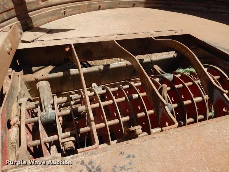 image for item HI9073 Case IH 8610  bale processor