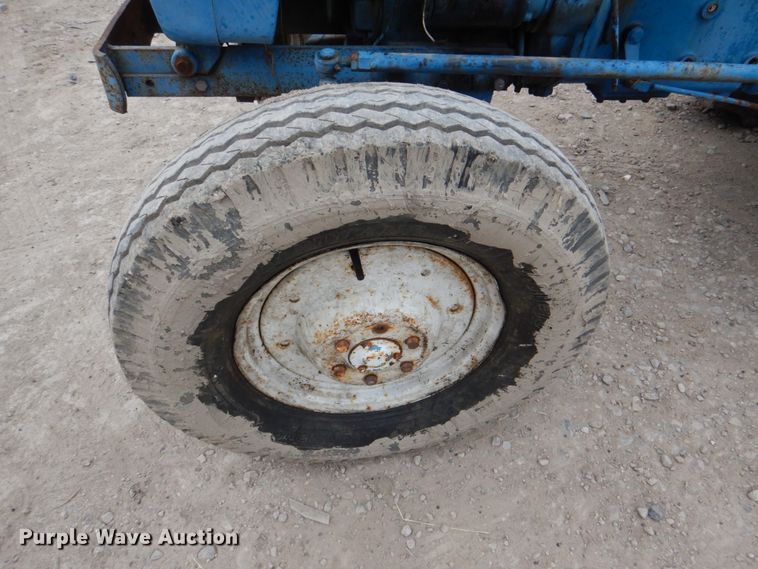 image for item HL9457 Ford A1012T  tractor