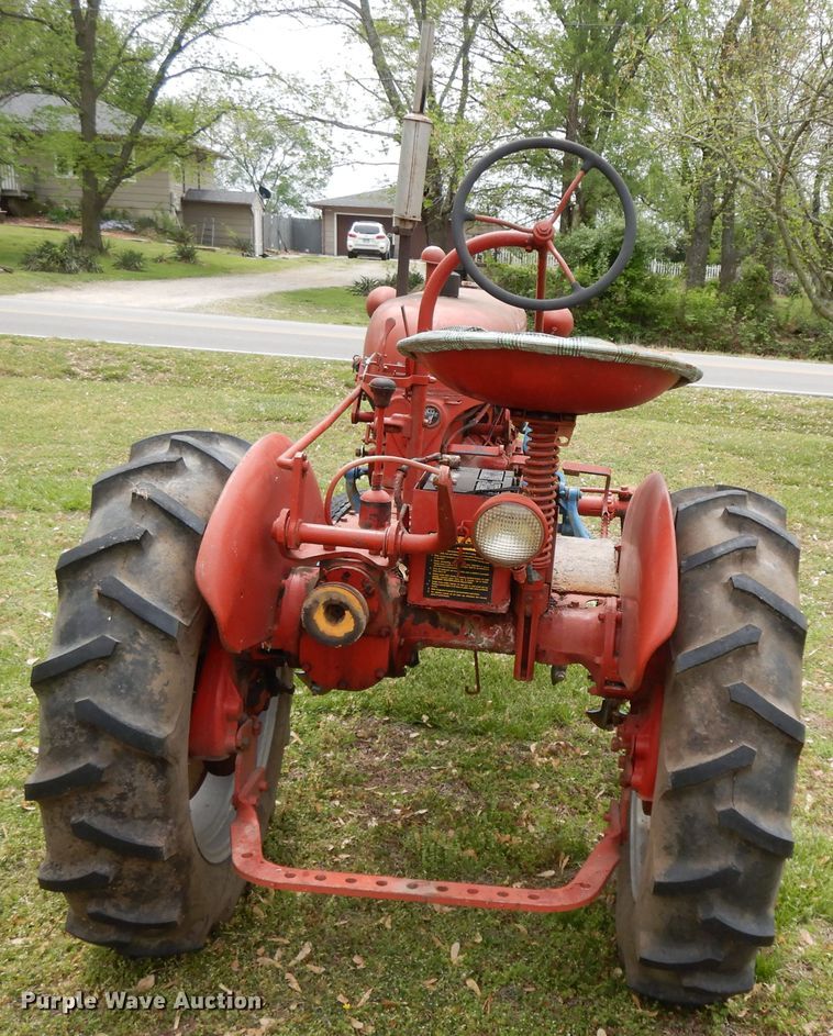 image for item HO9420 Farmall Cub  tractor