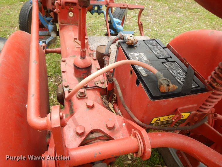 image for item HO9420 Farmall Cub  tractor