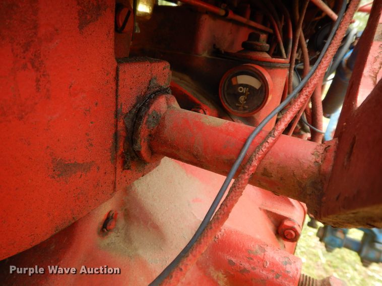 image for item HO9420 Farmall Cub  tractor