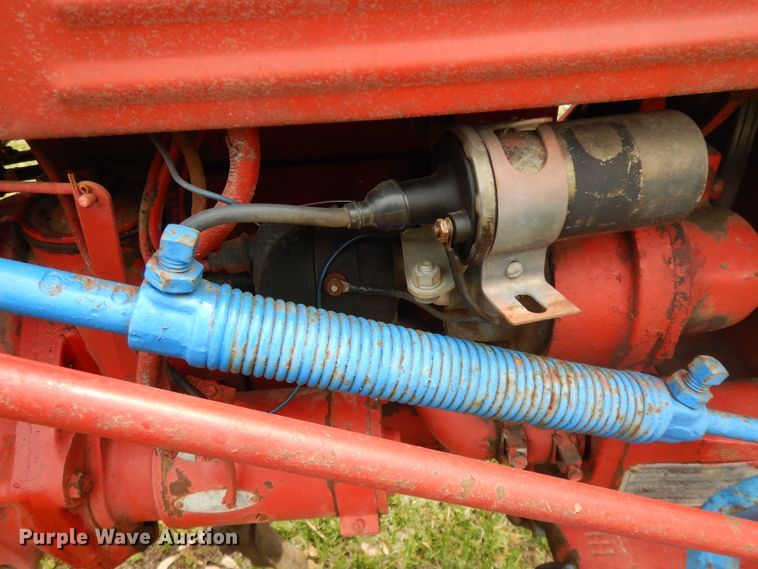 image for item HO9420 Farmall Cub  tractor