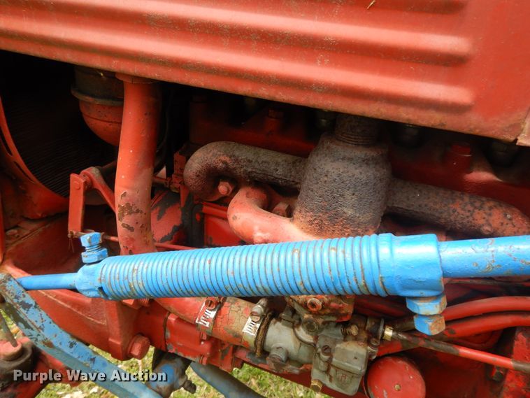 image for item HO9420 Farmall Cub  tractor