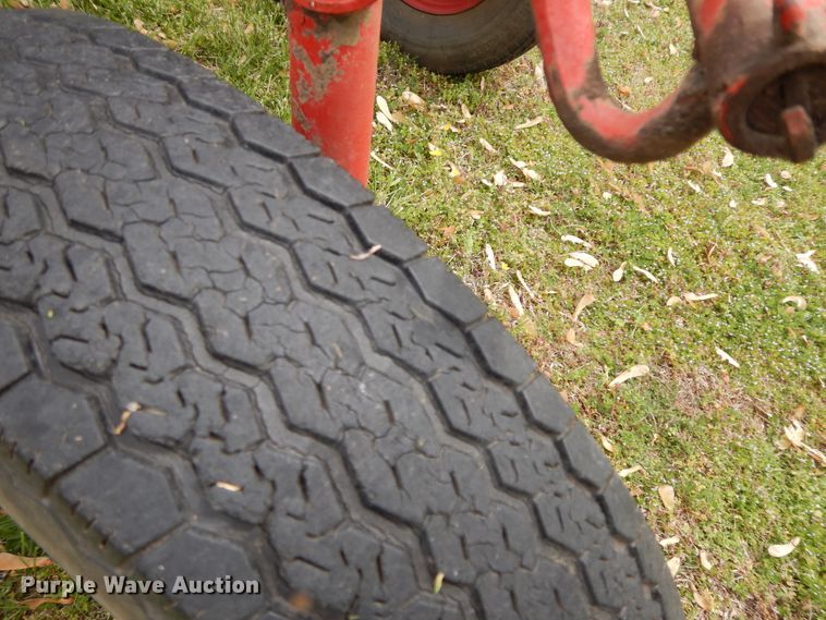 image for item HO9420 Farmall Cub  tractor