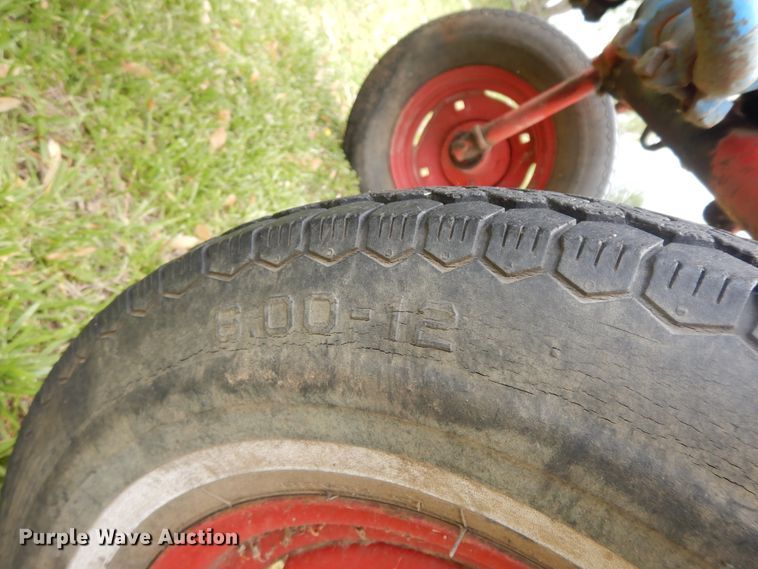 image for item HO9420 Farmall Cub  tractor