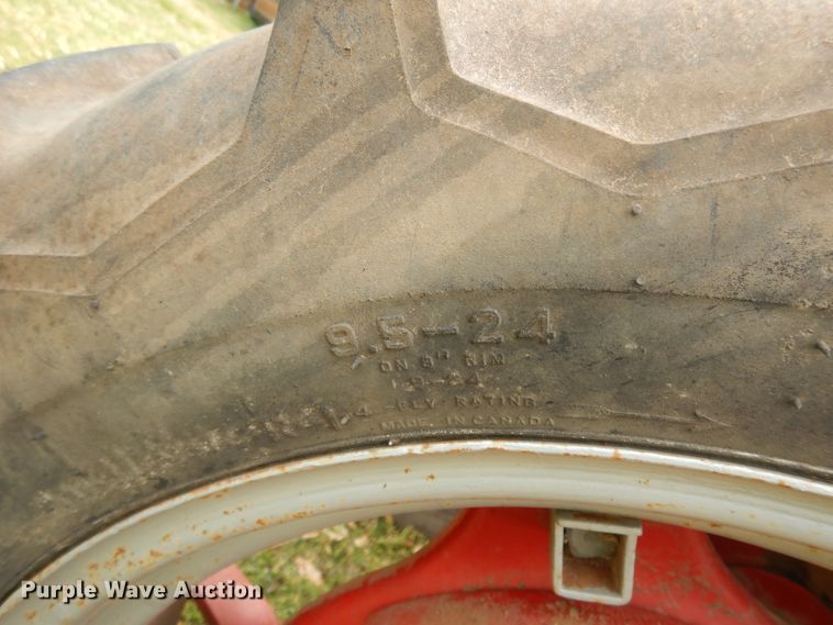 image for item HO9420 Farmall Cub  tractor